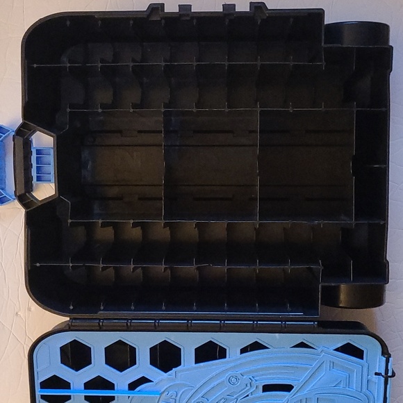 Hot Wheels Challenge Accepted Wheeled Storage Case (holds 110 vehicles) - Picture 2 of 11